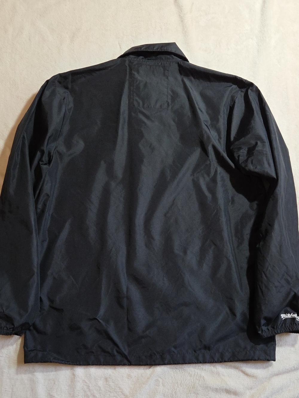 Mitchell & Ness NBA Atlanta Hawks Windbreaker - Picture 9 of 10